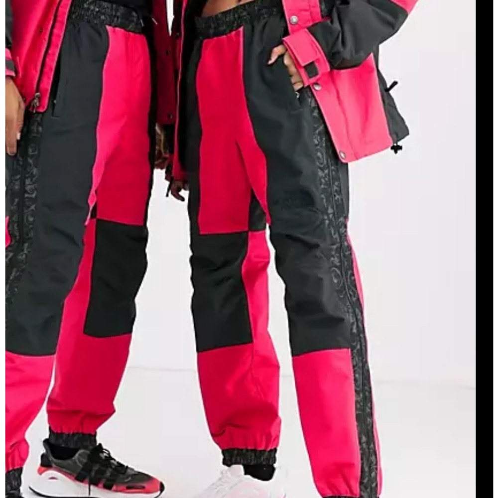 NWOT skiing pants, snow pants by North Face 👖 🎿